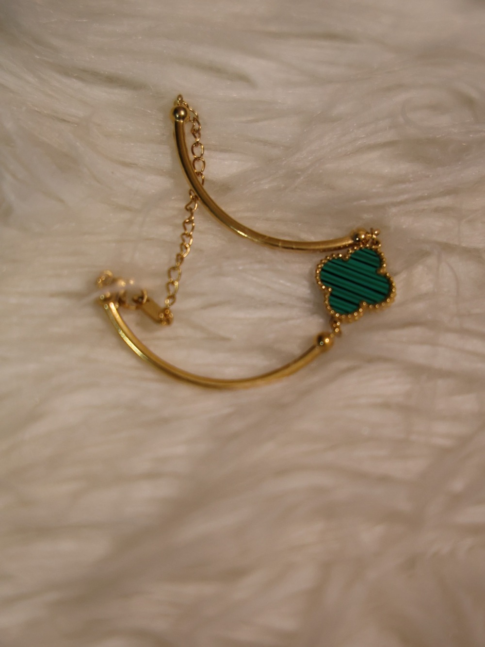 Gold Bracelet with Green Clover Motif - Picture 3 of 3